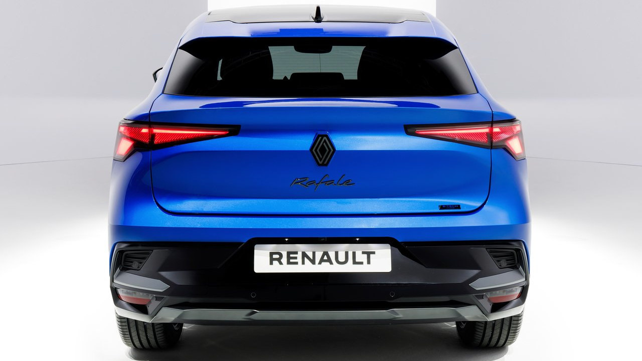 Renault Rafale ETech hybrid 2024 SUV Drive